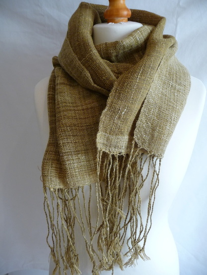 Scarf in 2 shades of gold linen, handwoven on a Japanese Saori loom
